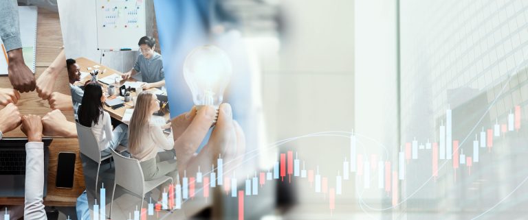 CTO de transition pilotant l'innovation technologique dans un bureau moderne